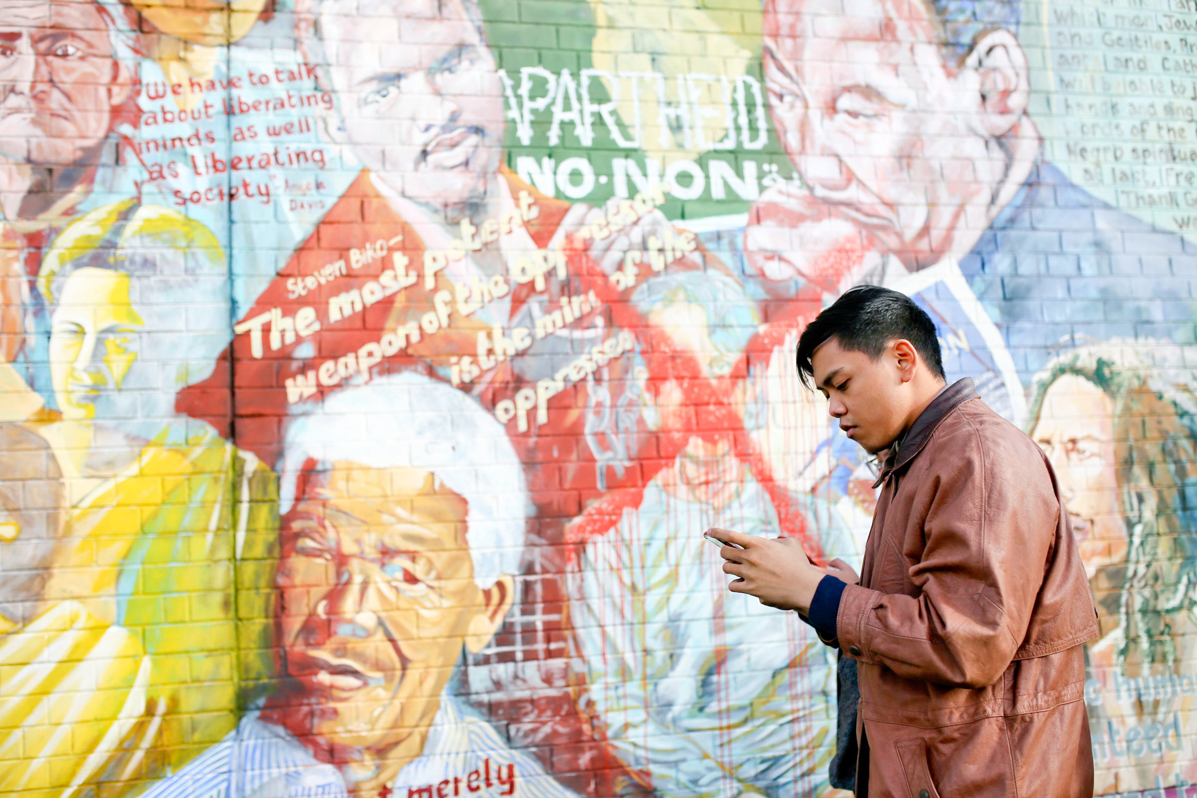 An international delegation visits the murals and peace walls in Belfast