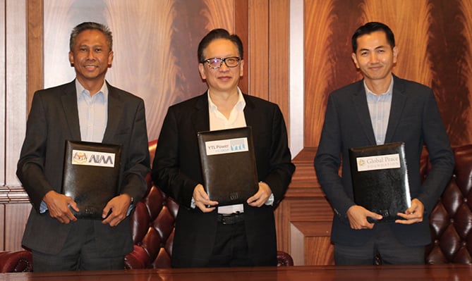 From left: Naser Jaafar, Chief Executive Officer of AIM; Dato’ Yeoh Seok Hong, Executive Director of YTL Power, and Dr Teh Su Thye, Chief Executive Officer of Global Peace